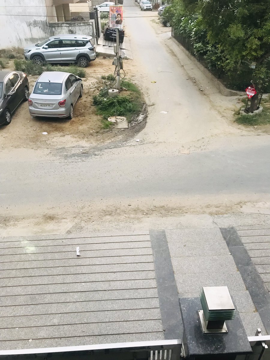 help4mankind's tweet photo. @MunCorpGurugram @DC_Gurugram @OfficialGMDA @cmohry Sir, Road Sweepers not coming in lane 1546~1558 Sec-46 Gurgaon for many days. The dirty roads are cleaned once in few weeks. Please help &amp; instruct concerned department to take action and ask them to do their duty seriously. https://t.co/BS8mws8Mwy
