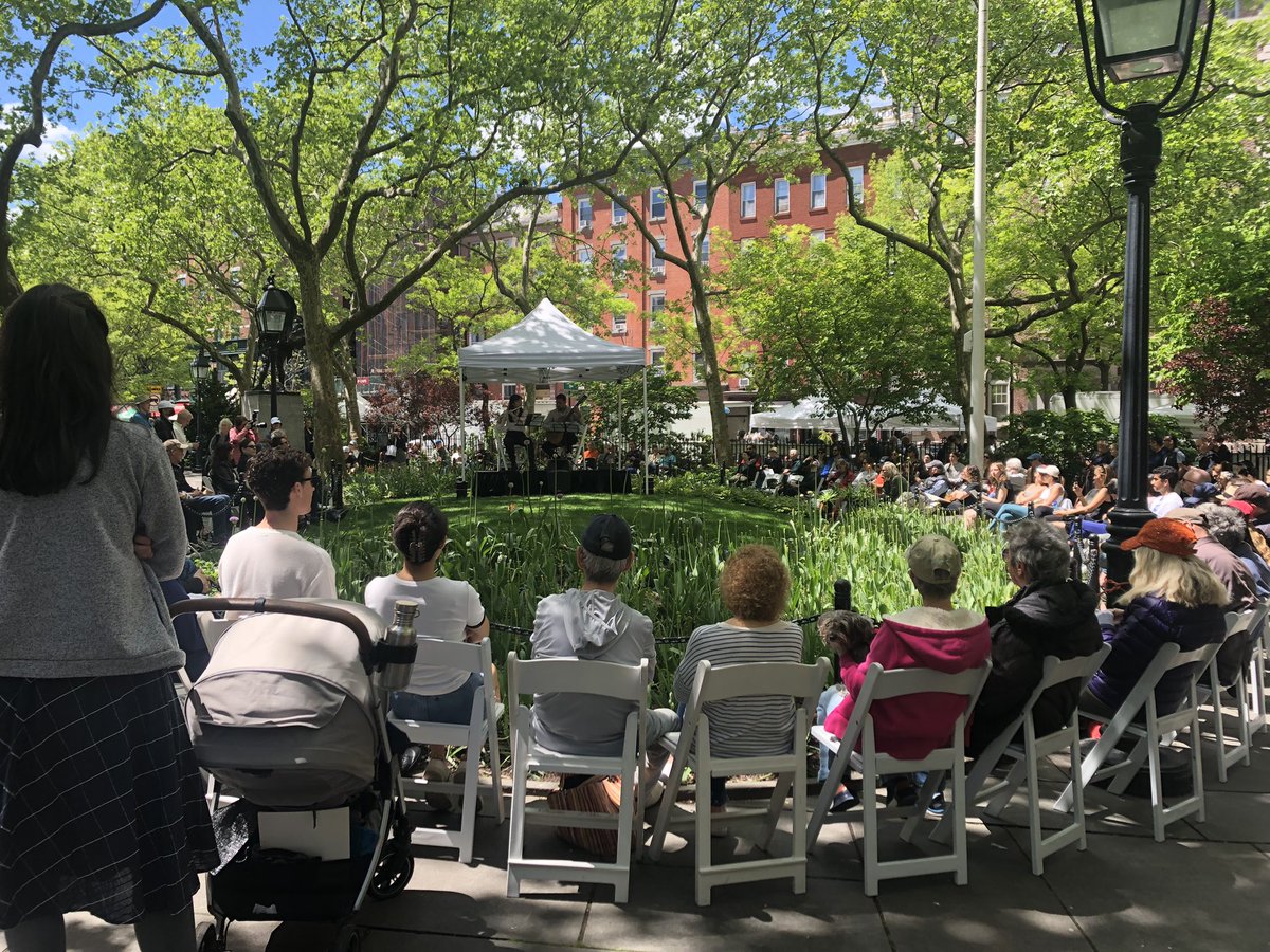A beautiful day for the Tulip
Serenade. Thank you to our #Juilliard artists for bringing music to #abingdonsquare