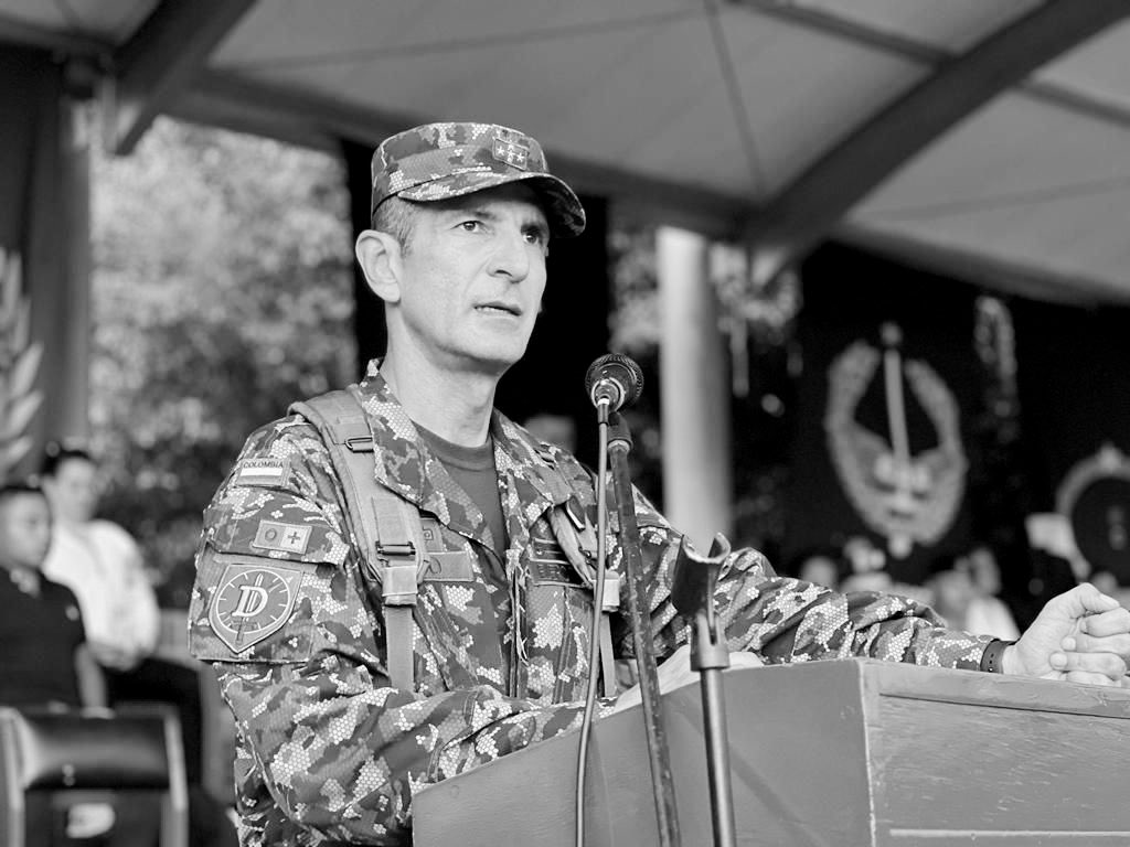 Juan_EspinalR's tweet image. Lamento el fallecimiento de mi General Alberto Rico Comandante del Centro Nacional de Entrenamiento, del Fuerte Militar de Tolemaida @COL_EJERCITO 

Paz en su tumba, fortaleza para su familia!