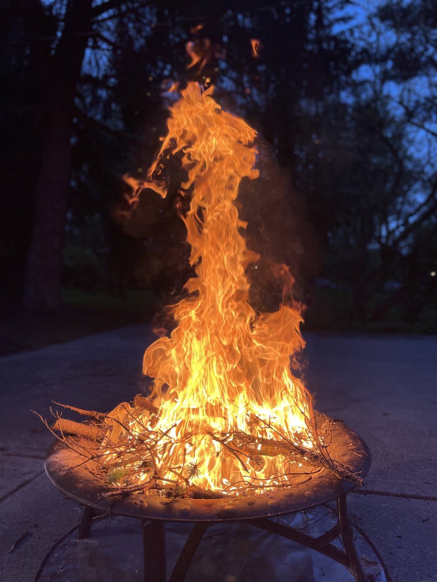i2o's tweet photo. Nice night for a bonfire 🔥 https://t.co/zFYcP7tuy6