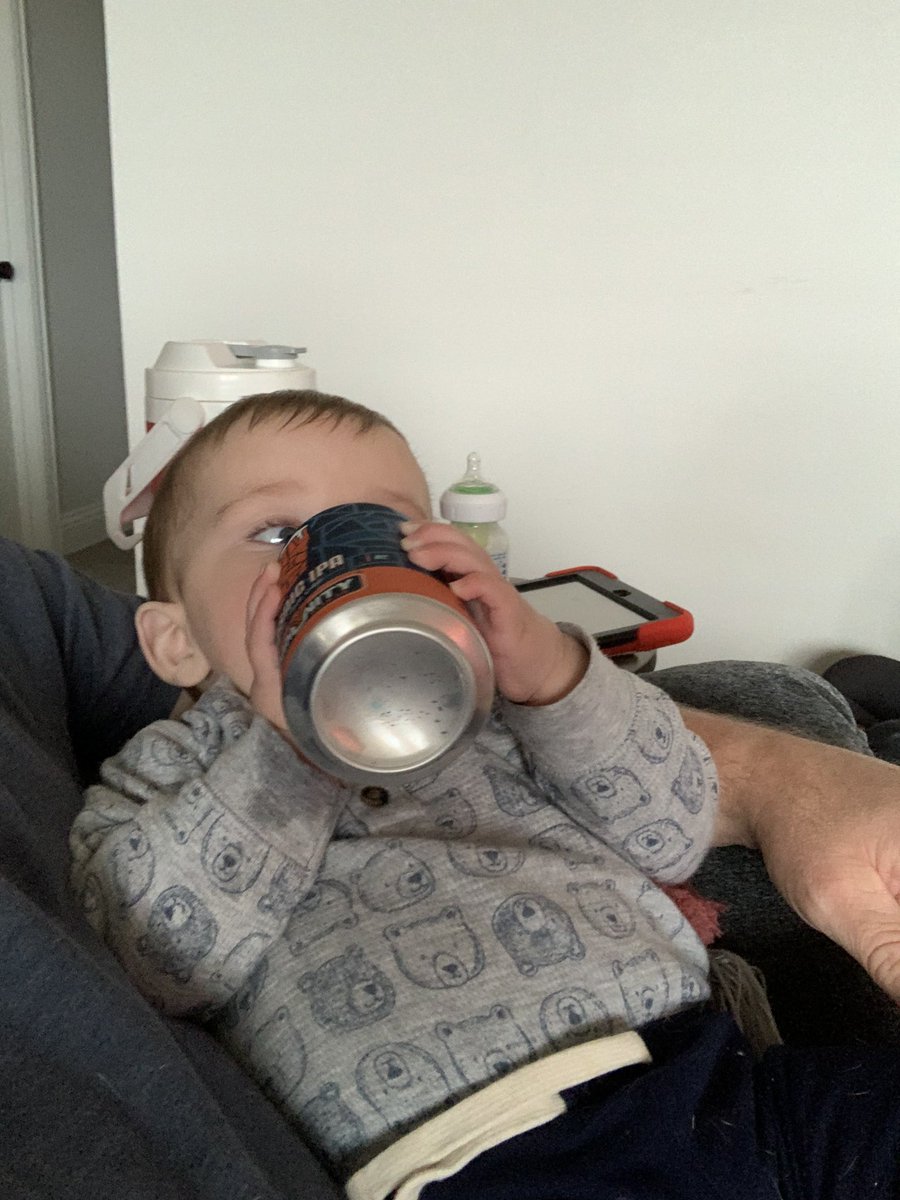 wallace_craig's tweet photo. Haus of Growlers looks different 10 years later, but still drinking the good stuff. @CommunityBeerCo @TheStreetFA @JakeMcKnight https://t.co/mrjdHrM6MF