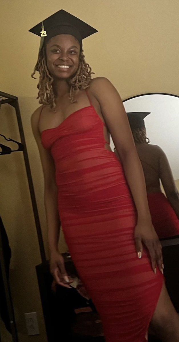 My sister graduated with her Masters in Sports Administration today. <a href="/Qmurray5/">Jaquanna Murray</a>. Ain’t a greater love ❤️  On to your next chapter.