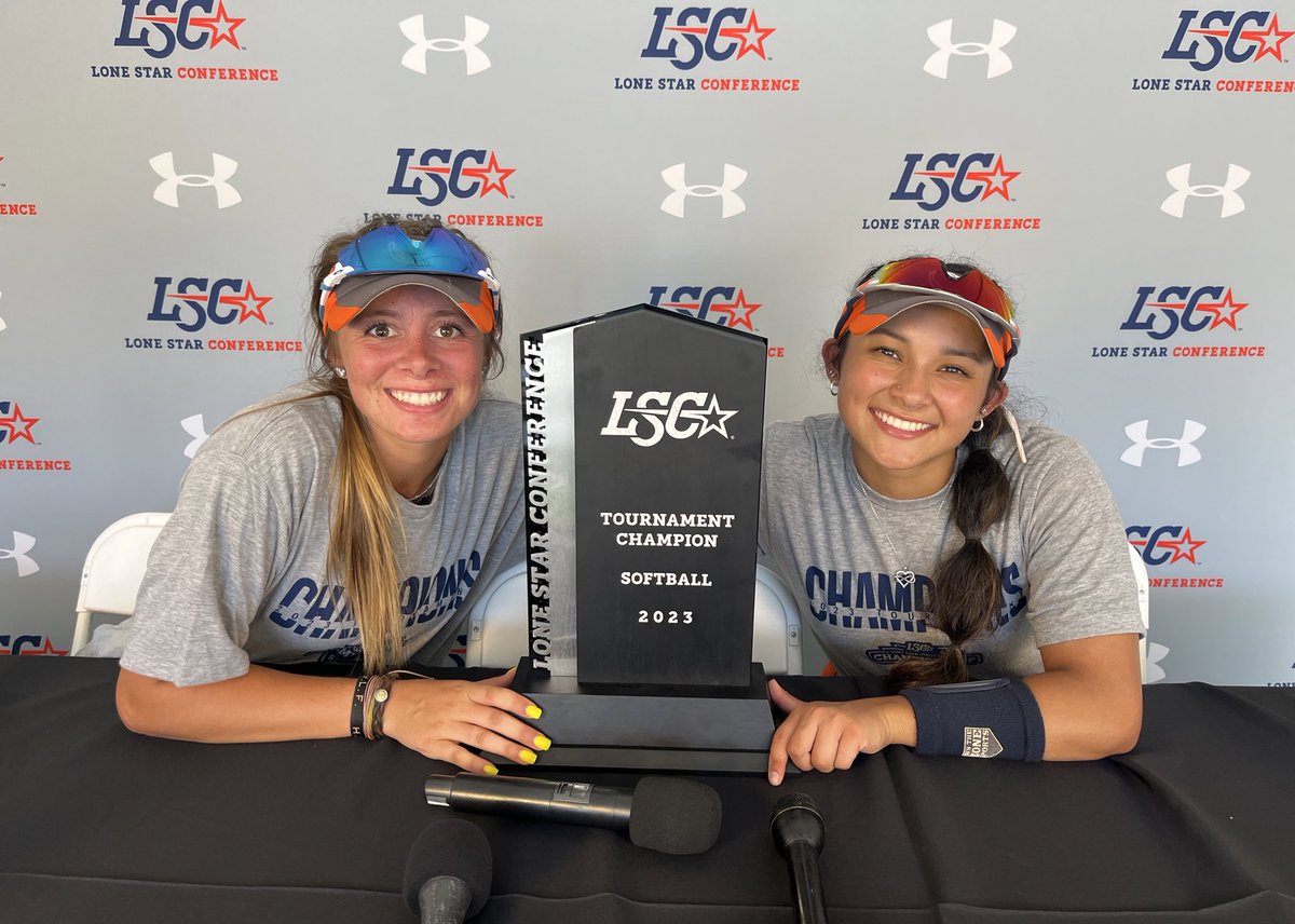 LoneStarConf's tweet image. Just-won-the-championship smiles from the @uttylerpatriots! 😀😀

#LSCsoft