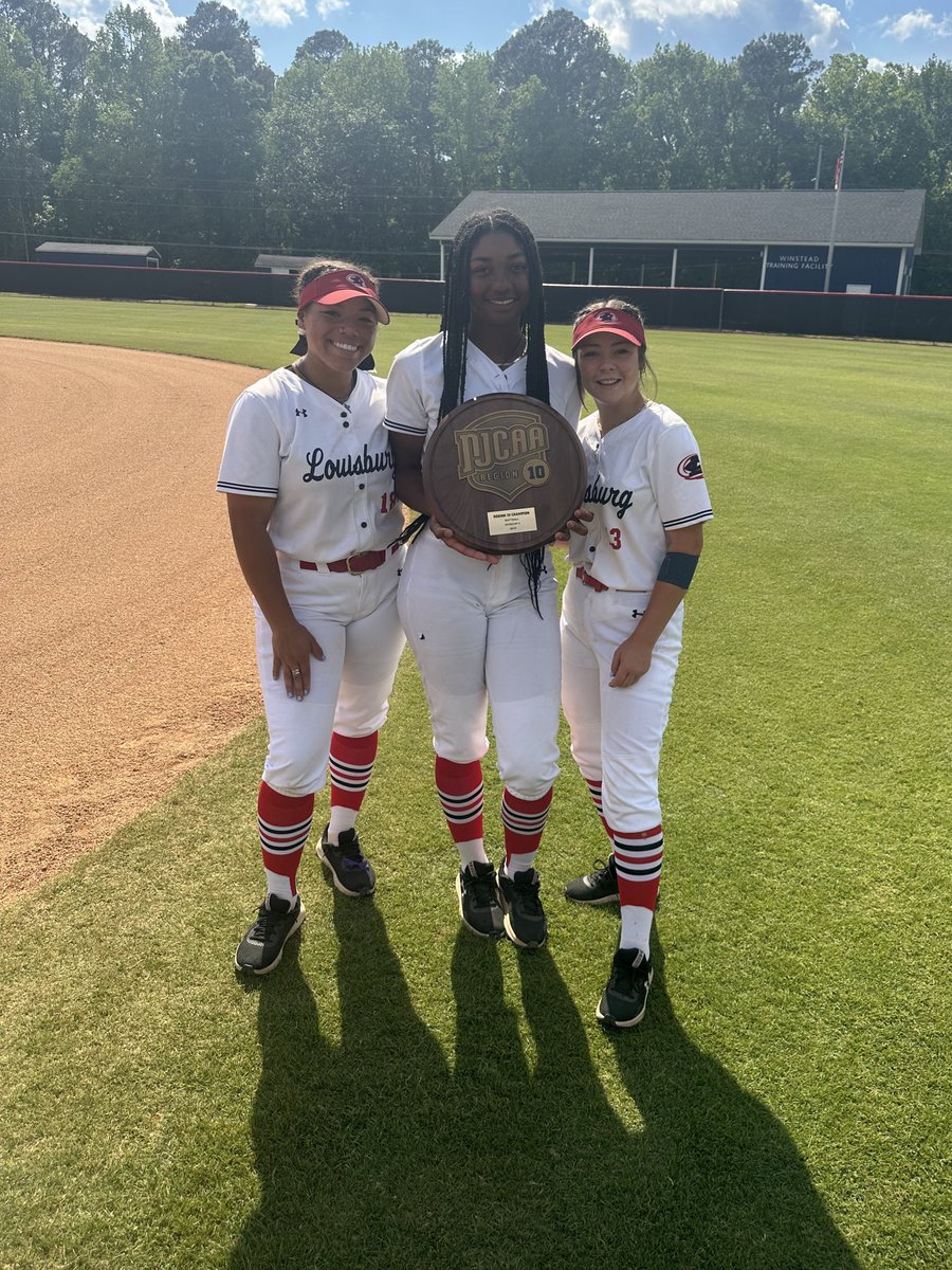 KenzyAngle's tweet photo. region X champs!! @louisburg_sb https://t.co/DCpnoo7D5H