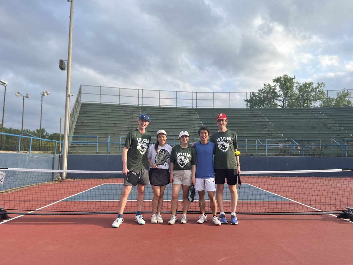 PamelaWongPhD's tweet image. Thank you @DBBSSAC and the @BeckerLibrary Feuerstein wellness grant for rounding out the wonderful health and wellness week with some fun pickleball aka the unofficial sport of @WUSTLImmuno students