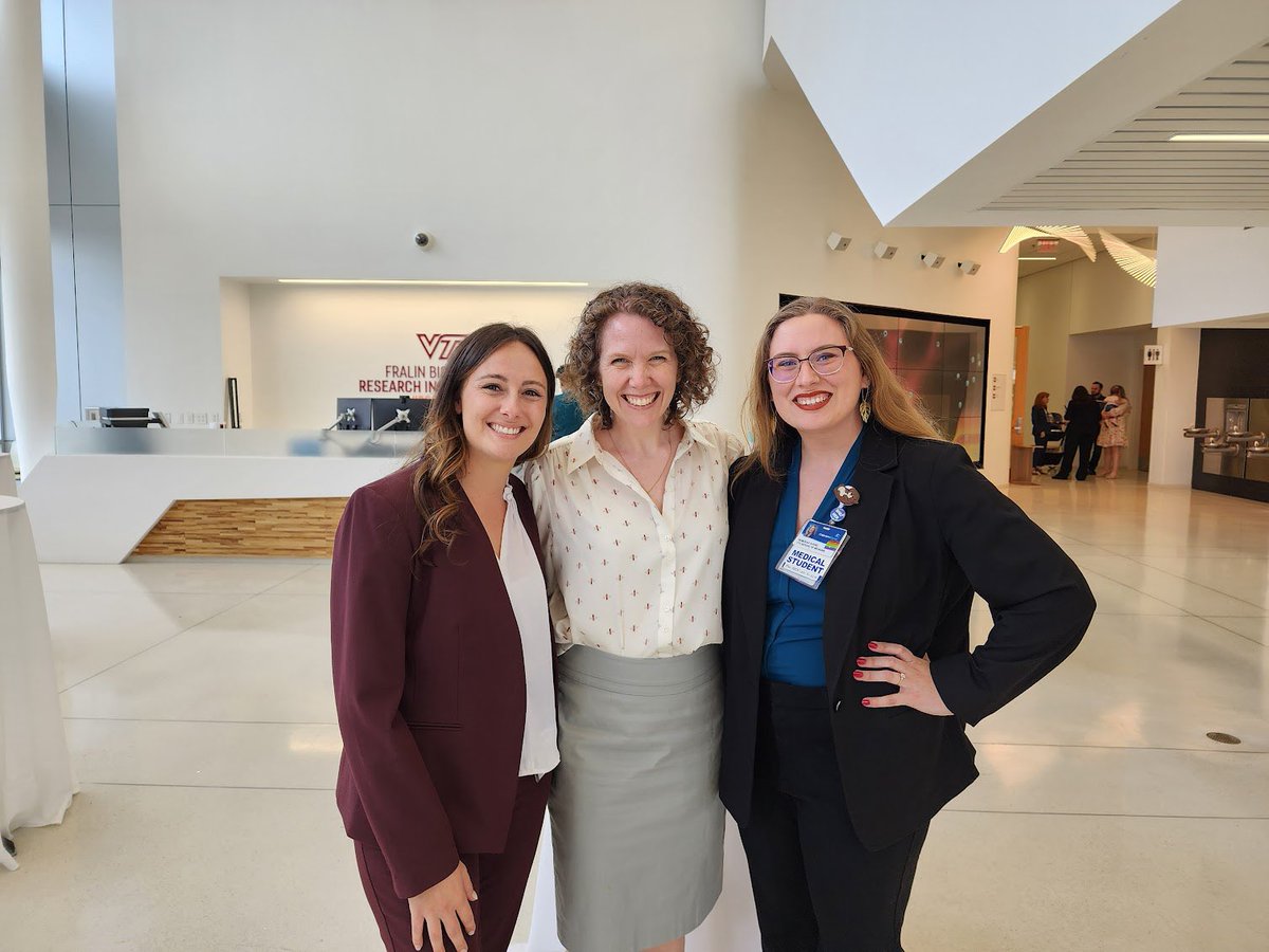 SarahParkerLab's tweet photo. Congratulations to all the 2023 graduates of #VTCSOM! Especially these two. https://t.co/XX76lHfJzu