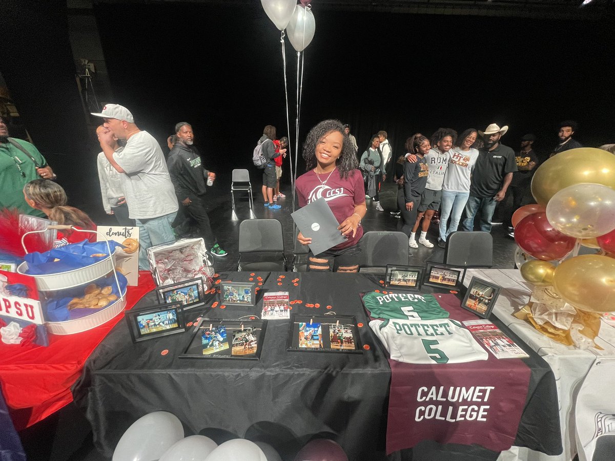 E5Robinson's tweet photo. I am honored to announce that I’m 110% COMMITTED in continuing my education and athletic career at @CCSJAthletics ! a HUGE thank you too @ladyp1rateball @AthleticEliteB1 Coaches along with my family and friends for the amazing support!#Crimisonwave🥳 https://t.co/PxFjsv7adP