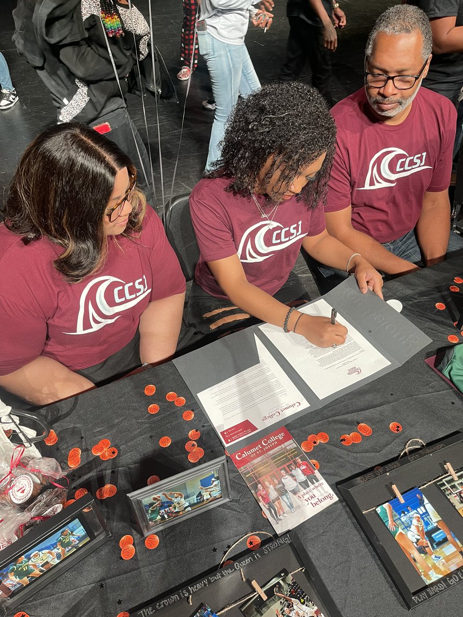 E5Robinson's tweet photo. I am honored to announce that I’m 110% COMMITTED in continuing my education and athletic career at @CCSJAthletics ! a HUGE thank you too @ladyp1rateball @AthleticEliteB1 Coaches along with my family and friends for the amazing support!#Crimisonwave🥳 https://t.co/PxFjsv7adP