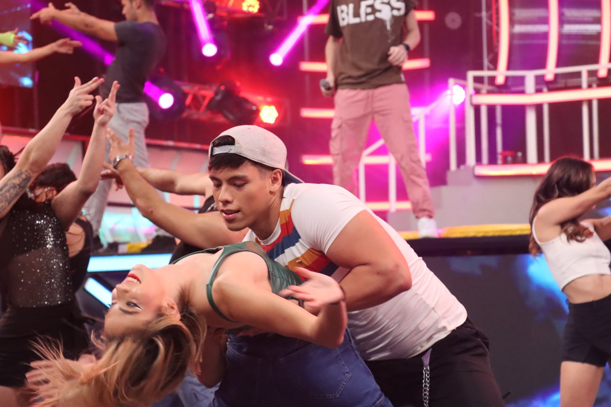 ¿Y si arrancamos la semana a besitos? 😍

#Calle7