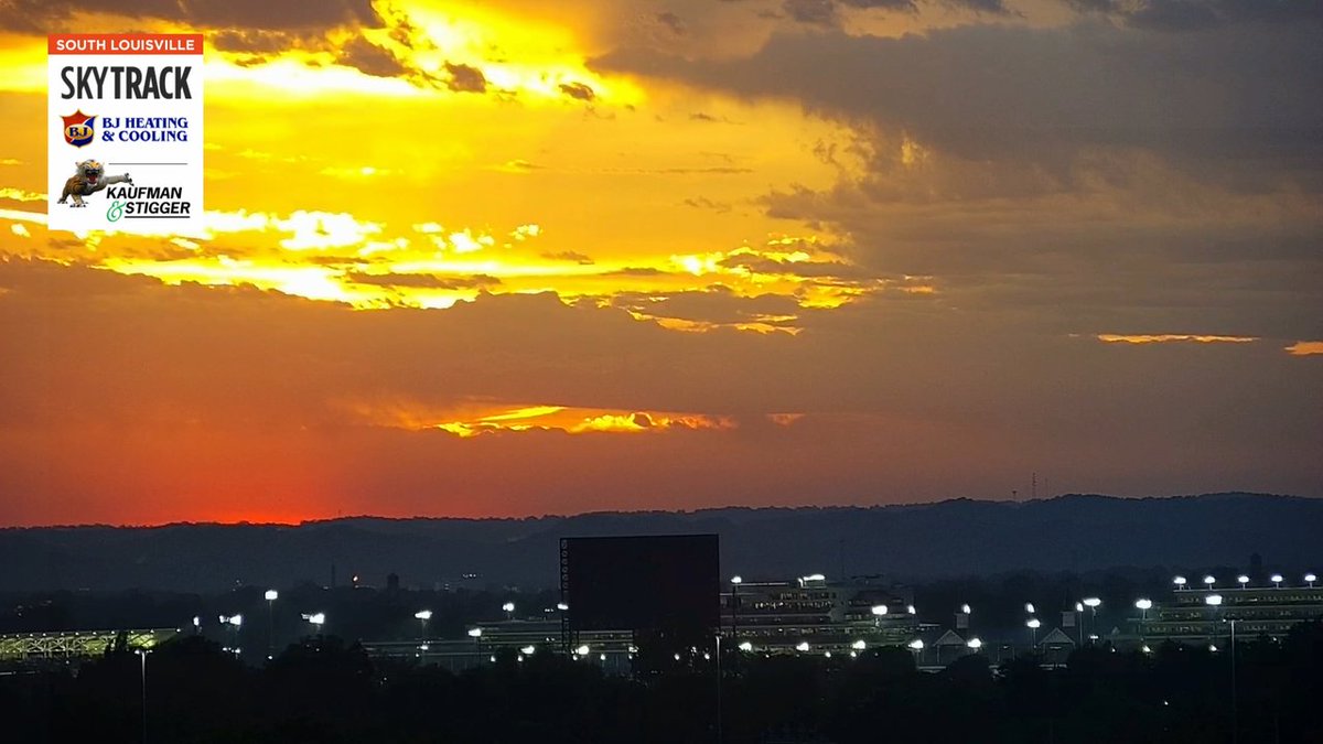 WAVE3Weather's tweet photo. WHOA! Insane sunset looking west toward #ChuchillDowns right now. The rain moved out of #Louisville just in time! LIVE SkyTrack Cameras: https://t.co/NWB07viwr6 https://t.co/4VCE2AELKW