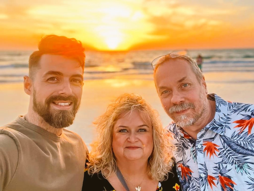 TAMitchell007's tweet photo. Having the best time in Florida with my sister, Margaret after 30+ yrs, niece, Lisa and nephew, Michael, great niece, Hailey &amp;  great nephew, Nathan.
I will never forget the feeling of love and completeness. 
#familyiseverything 
#chasingsunsets #florida2023 #clearwaterbeach https://t.co/dnkN1kCoCB