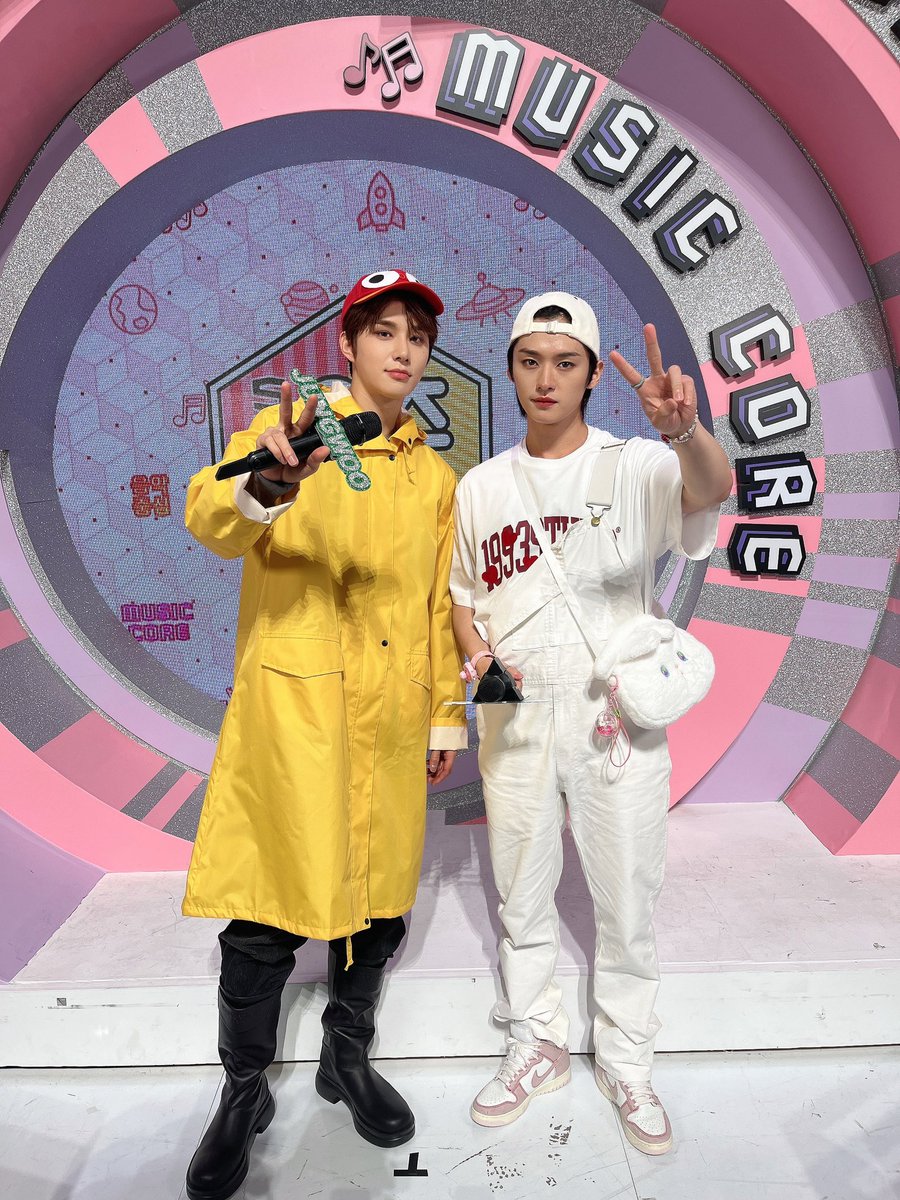 Leeknhw's tweet photo. I have fun at Music Core today! Me and MC Jungwoo are dressed like when we were child. In our childlike attire, we both look so cute, right? https://t.co/urz4yaGuAC