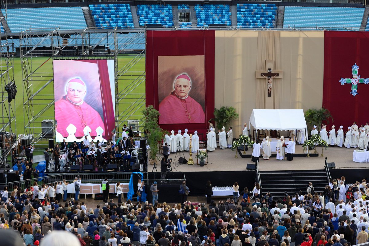 ¡¡Jacinto Vera es beato!! La alegría no nos entra en el corazón ❤️ revivimos algunas imágenes de una celebración memorable y en lugar histórico para todos los uruguayos 🇺🇾 #BeatificaciónDeJacintoVera