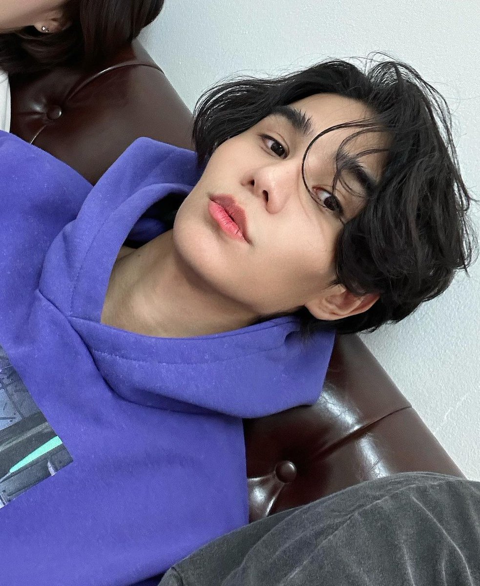 jeffsaturph_'s tweet photo. cr. winchattra ig update

Selca time~ purple really looks good on you! 😍💜

@jeffsatur #JeffSatur https://t.co/o9cfOLV498