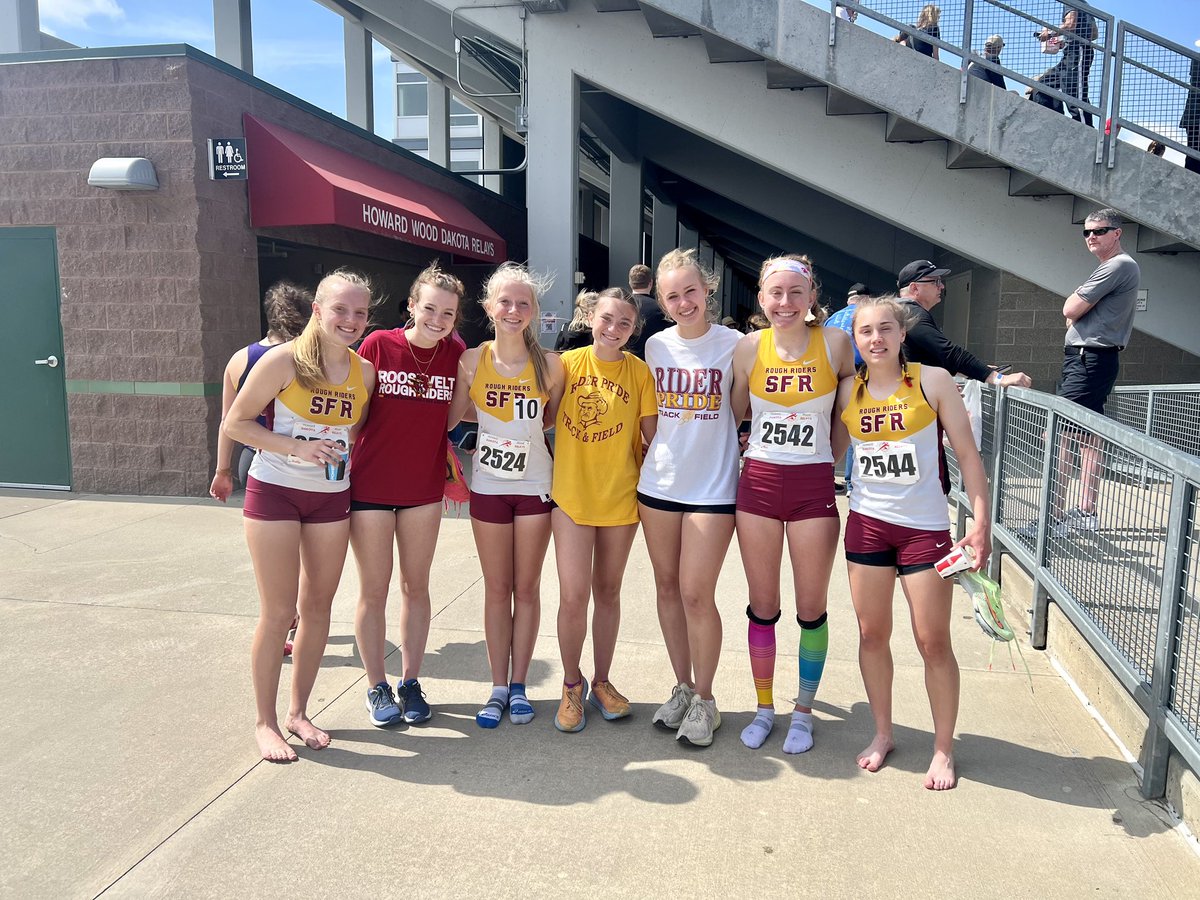 brooklynkoll's tweet photo. Howard Wood Dakota Relays!!πββοΈ
β’ 4x8 5th place! (4:46.04) PRπ!!
β>split 2:22
β’ 400m dash PR!!π15th/62
β> (1:00.5)
β’ 4x4 (4:09) 10th place
This was my first time running at this meet, and it was definitely something I will never forget!!!
#Dsquad #Family #RunForEachOther https://t.co/Liu0ZYDBB0