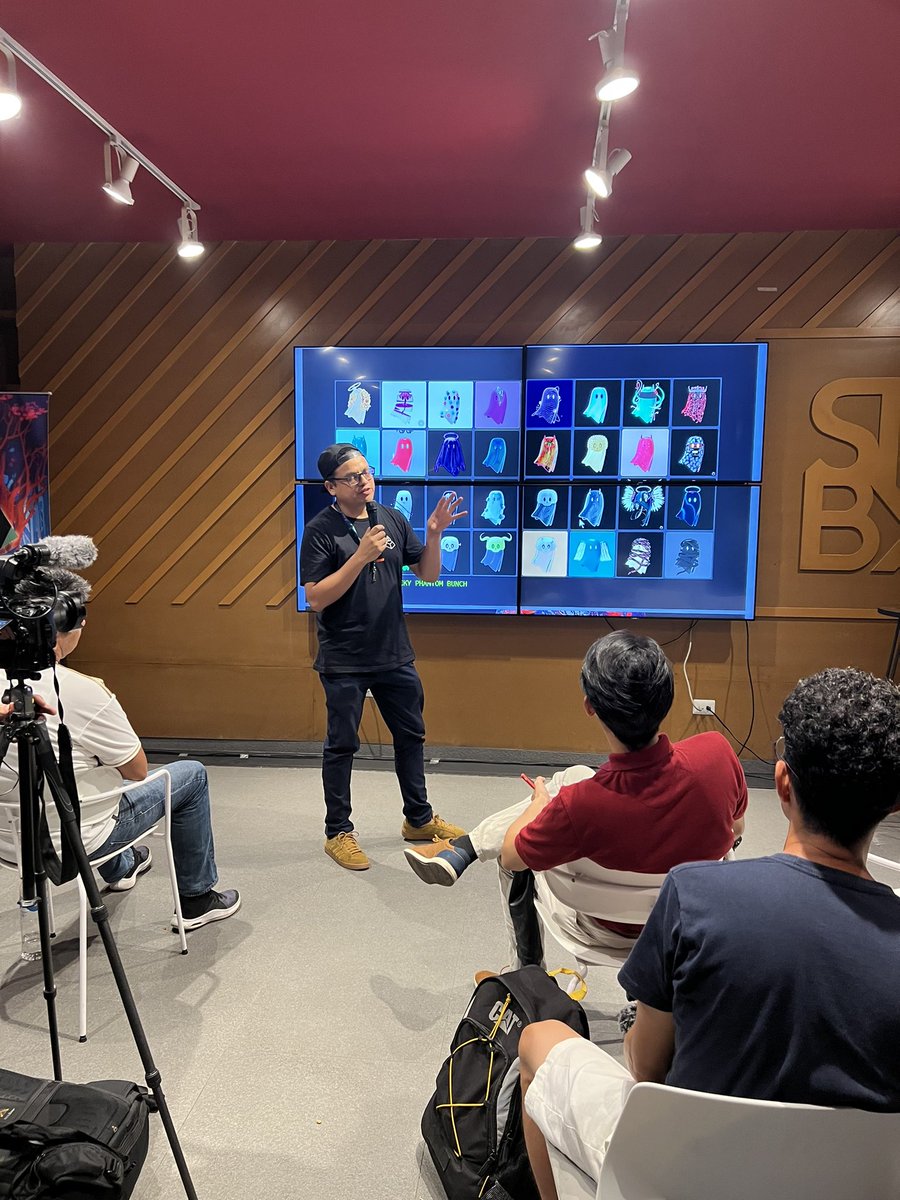 Este crack <a href="/DnznJuan/">Denizen Juan</a> hablando de los NFTs y la oportunidad que existe para artistas en nuestra región. (Y mostrando arte de otro genio de la comunidad <a href="/ZueqsavAnton/">Anton Z.</a> 🤩 )