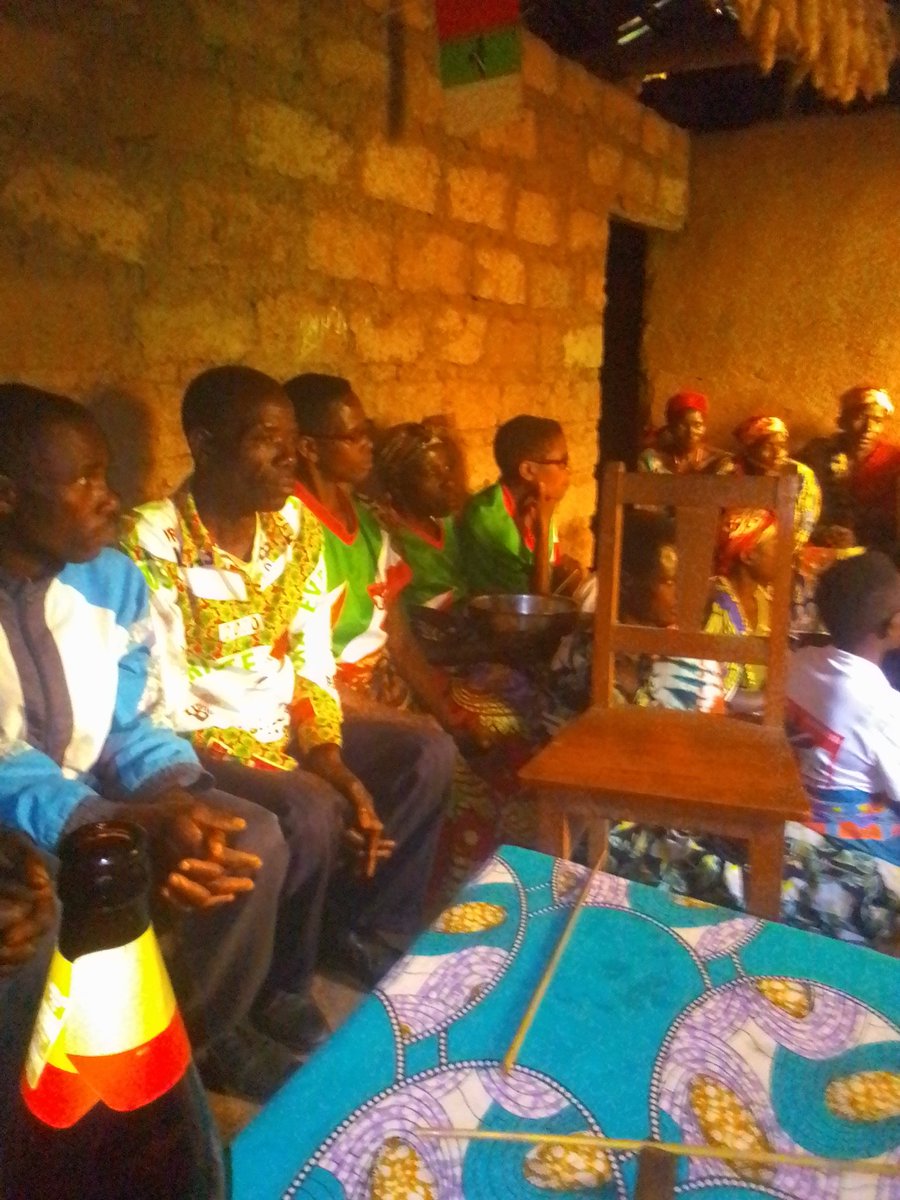 InkonaRyansoro's tweet photo. Kuri uno wa gatandatu igenekerezo rya 06.05.2023,Umunyamabanga w'umugambwe #CnddFdd muri komine Déo Ndikumana ari kumwe n'abandi Bagumyabanga,bagiye kugarukira ku muryango usigwa na Valeriya Ntabangana yari mu mugwi w'intambo wa #Mahonda yitavye Imana.@CnddFdd @GitegaVutura1 #Bdi https://t.co/3FfDFWfDvg