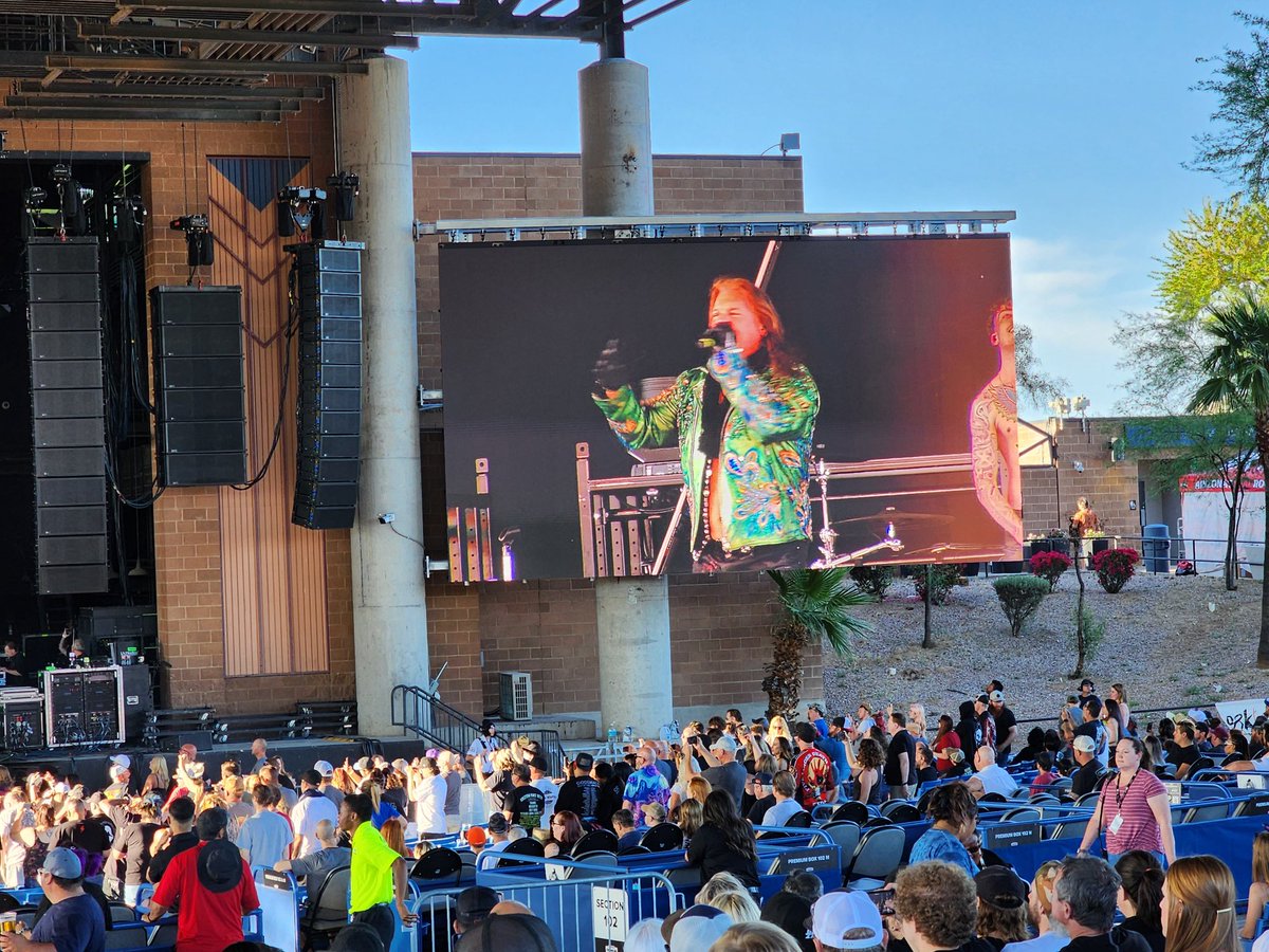 Gonzopup0112's tweet image. #greydaze #thewarningband #fozzy at the #98kupdufest