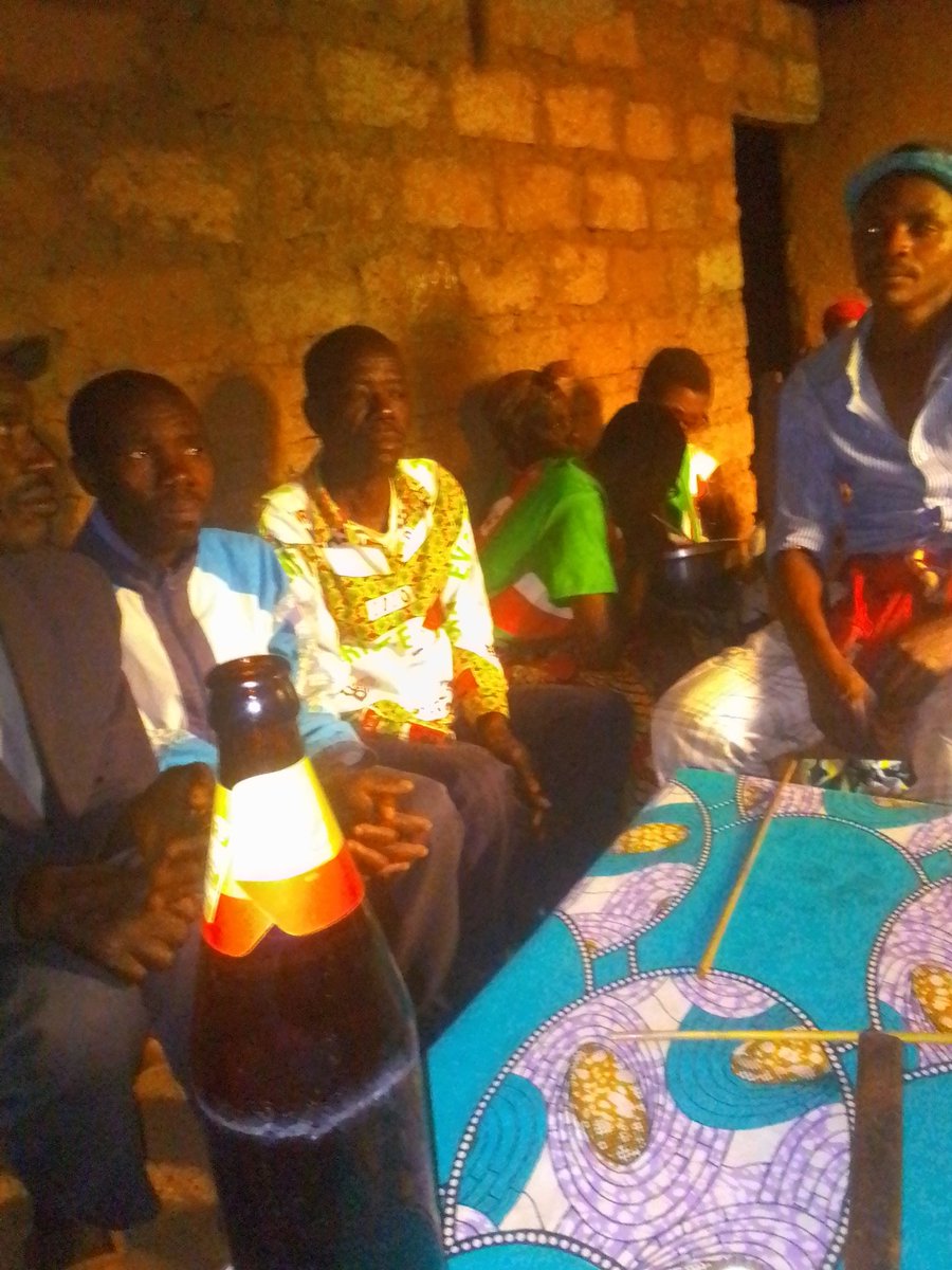 InkonaRyansoro's tweet photo. Kuri uno wa gatandatu igenekerezo rya 06.05.2023,Umunyamabanga w'umugambwe #CnddFdd muri komine Déo Ndikumana ari kumwe n'abandi Bagumyabanga,bagiye kugarukira ku muryango usigwa na Valeriya Ntabangana yari mu mugwi w'intambo wa #Mahonda yitavye Imana.@CnddFdd @GitegaVutura1 #Bdi https://t.co/3FfDFWfDvg
