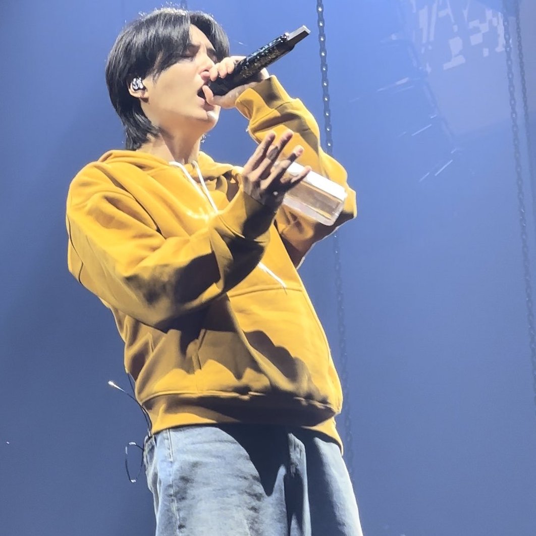 — Hilo con links para ver el quinto concierto de Agust D, rt para salvar vidas 🔃‼️

⤵️⤵️⤵️
AGUSTD TOUR DAY 6
#AgustD_SUGA_Tour_in_US
#AgustD_SUGA_Tour_in_chicago