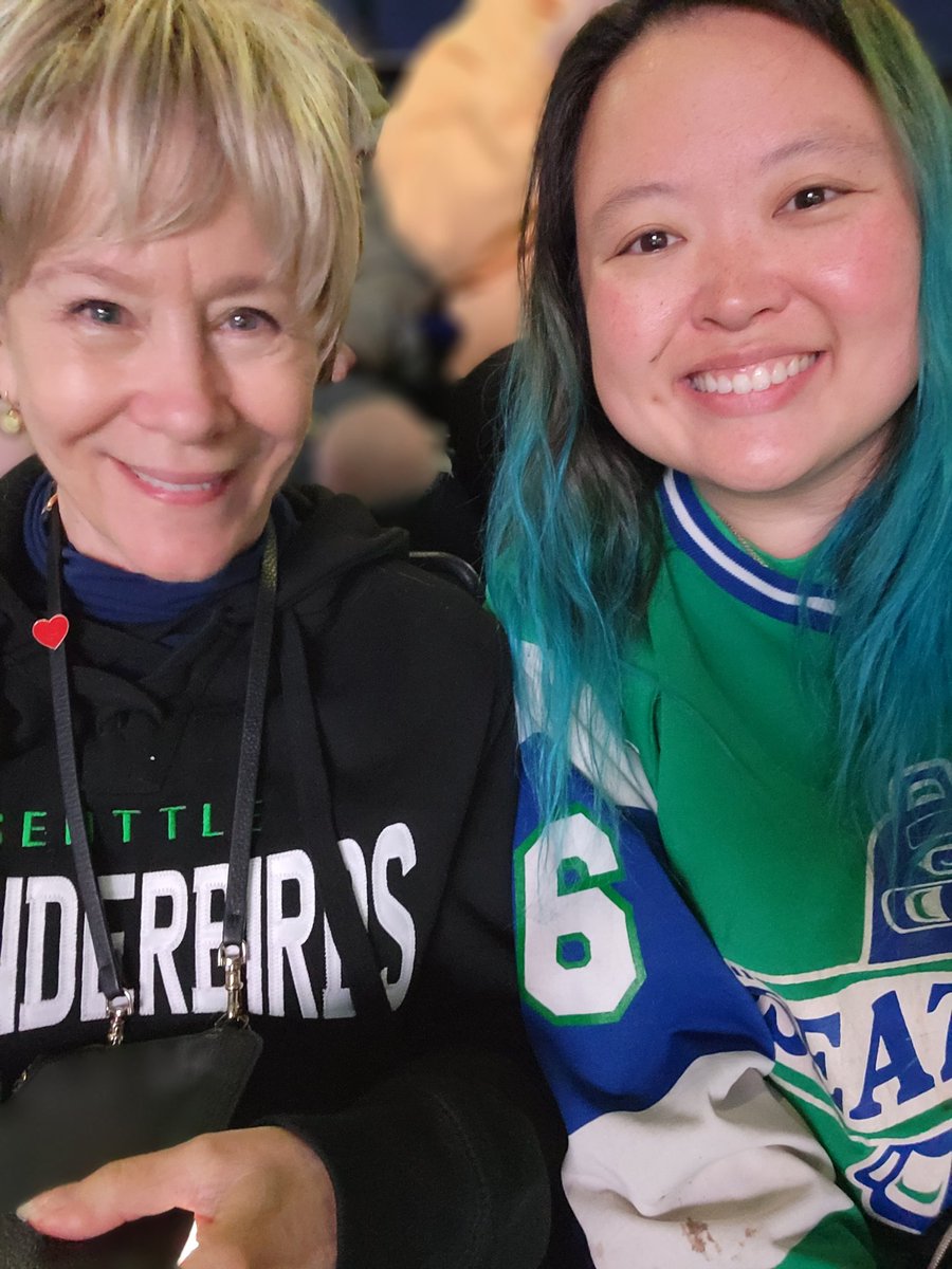 atsirkuw's tweet photo. Go @SeattleTbirds! #LetsFly #BestInTheWest #WHLPlayoffs #SportsFriends https://t.co/YealNOHw9G