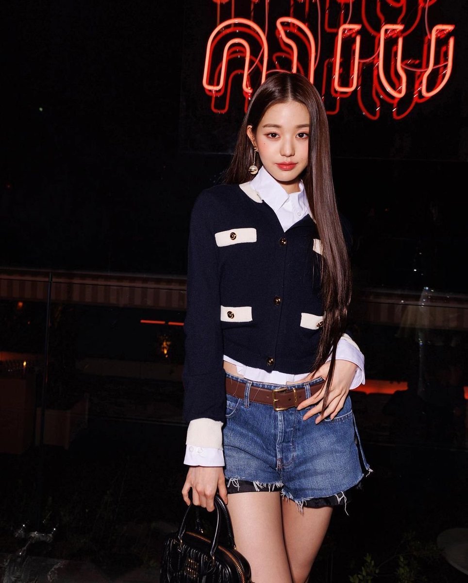 RpMiuMiuu's tweet photo. After party 🎉✨
#MiucciaPradaRP #MiuMiuSS23Rp https://t.co/FobIp6gE1O