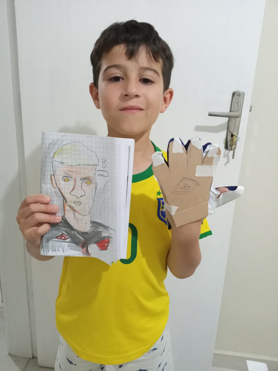 voxmorbidus's tweet photo. O meu filhote desenhou o  @Bentokrepski, agora quer ser goleiro do @AthleticoPR, pegou até pênalti hoje na escolinha. https://t.co/EtpUM1zc4e