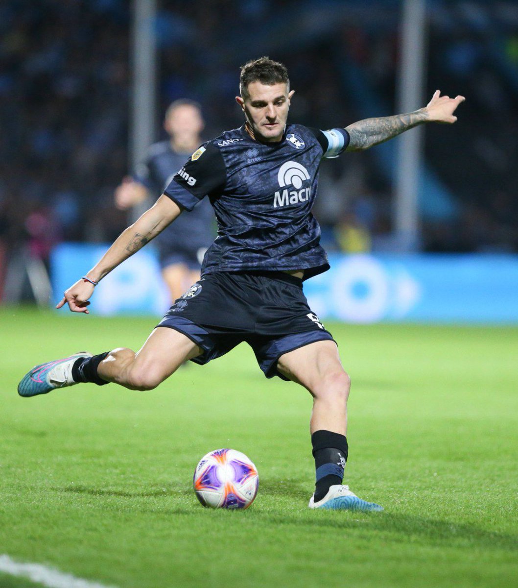 Para entender el momento del TORO🤯

Jugadores de más de 34 AÑOS con más goles en las últimas 1️⃣5️⃣ fechas de las principales Ligas del Mundo🌍

9️⃣ goles Pablo VEGETTI (#Belgrano)

8️⃣Benzema (Real Madrid 🇪🇦)
8️⃣Kramer (Waalkwijk🇳🇱)
7️⃣Messi (PSG🇫🇷) 
7️⃣Sánchez (O. Marsella🇫🇷)