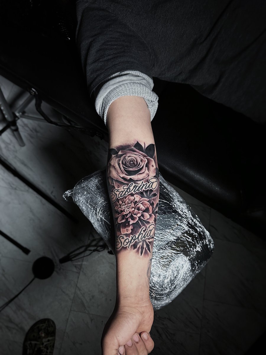 AngelMarmosi's tweet photo. Rose & Flower 🌹 tattoo forearm wrap I did in my man Pablo!
#tattoo #tattooart #rose #script #art #drawing #2ndsession https://t.co/2XFRSpKs2S