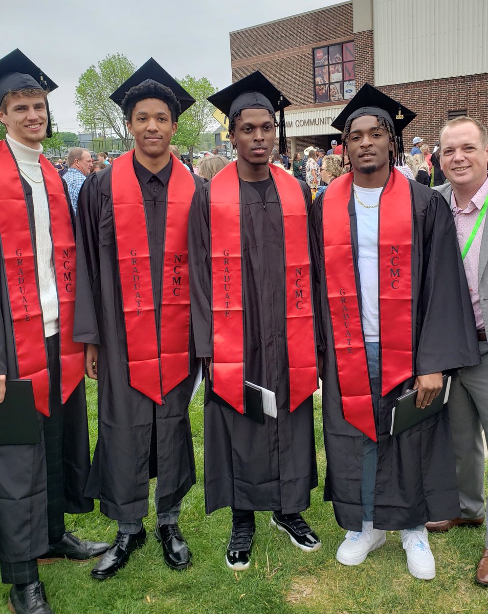 Congratulations to our guys who walked across the stage today and graduated!! 

<a href="/1cam0/">Cam Dickerson</a>
<a href="/SterlingDeSha/">Ster</a> 
<a href="/Dmark_12/">DeMarcus Sanford Jr</a> 
<a href="/ShootingGod4/">GERALD GITTENS JR</a> 
<a href="/shiftykam/">shifty</a>