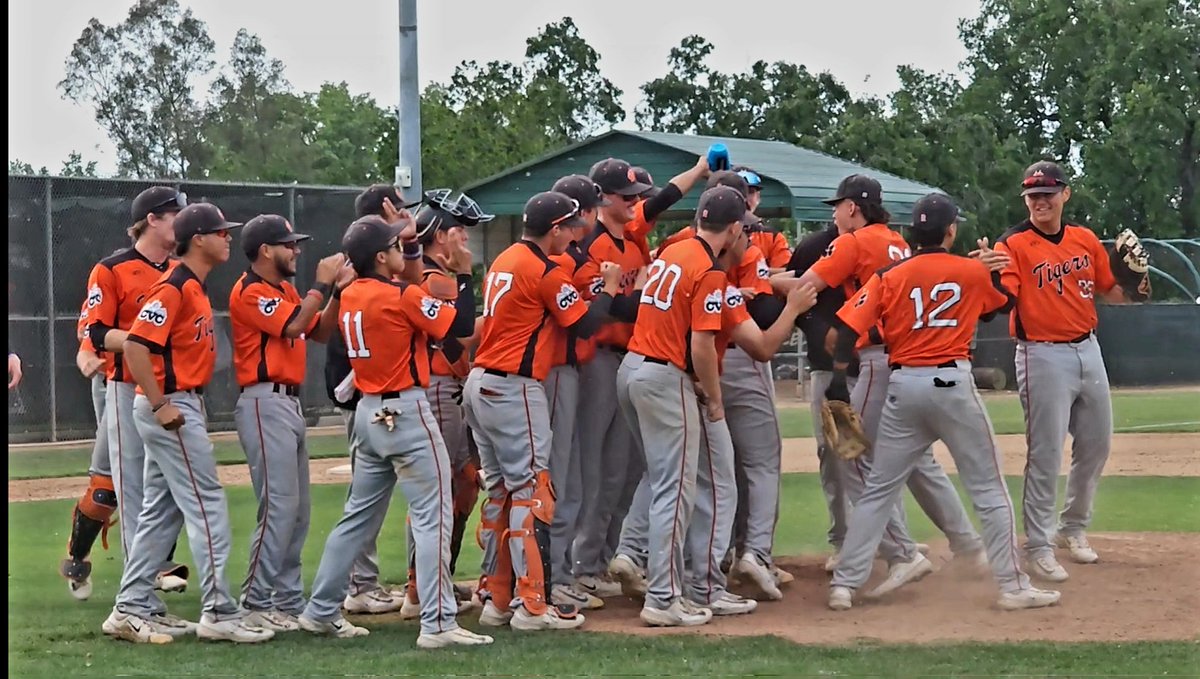 djimenez22's tweet photo. @RCBTigers Wins Round 1 best of 3 Series against #FeatherRiver 9-6 @reedleycollege @georgetakata https://t.co/PgATESrejk