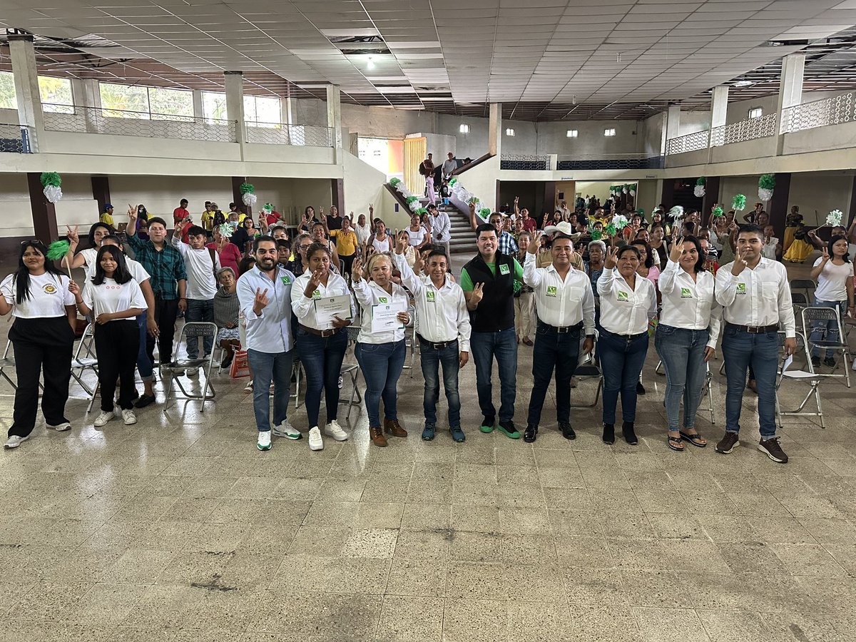 Rodrigo_DuranH's tweet photo. Muchas felicidades al nuevo comité municipal de #Coxcatlan, encabezado por Carlos Giovany Rodriguez Machuca, sigamos pintando de #Verde el estado 🤜✅🤛 @PVEM_Puebla https://t.co/mXRzjuHYZa