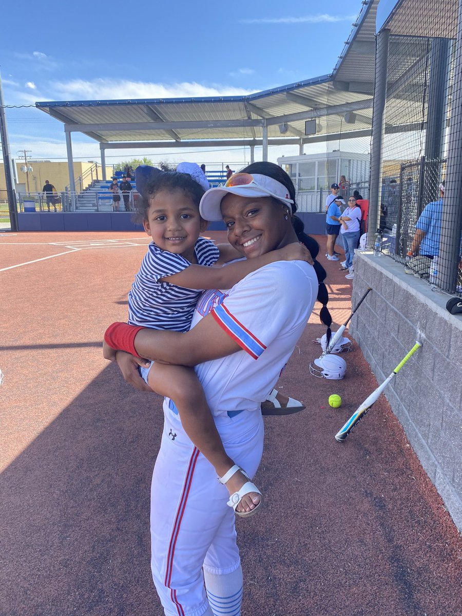 Alexis Lusk tweet media