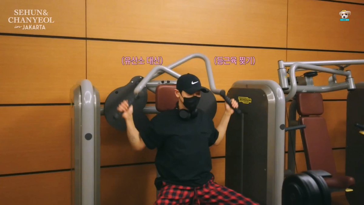 real__parkzzar's tweet photo. 막 근육 💪 만든다고 이래이래 운동하면서 체대모드 하다가 갑자기 다음 장소에서 기타 치면서 막 음대모드 장면전환 몬데 
찬열이 쌍둥이 였어??
#짜르는찬열이만기다려
#OurPrideCHANYEOL
#AlwaysYoursCHANYEOL
#박찬열_소중해 #LOEY
#박찬열_늘_네옆에_서있을게
#항상찬열이편 #찬열 #CHANYEOL
#チャニョル #朴灿烈