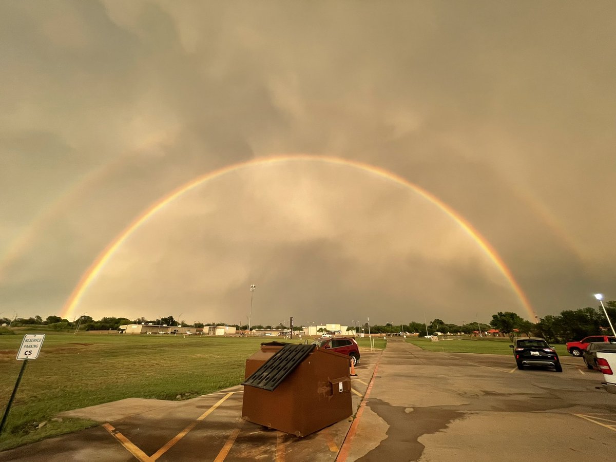 MBohlingwx's tweet photo. An INCREDIBLE double rainbow at the station just now!!! #txwx #okwx https://t.co/A9CoJotkoa