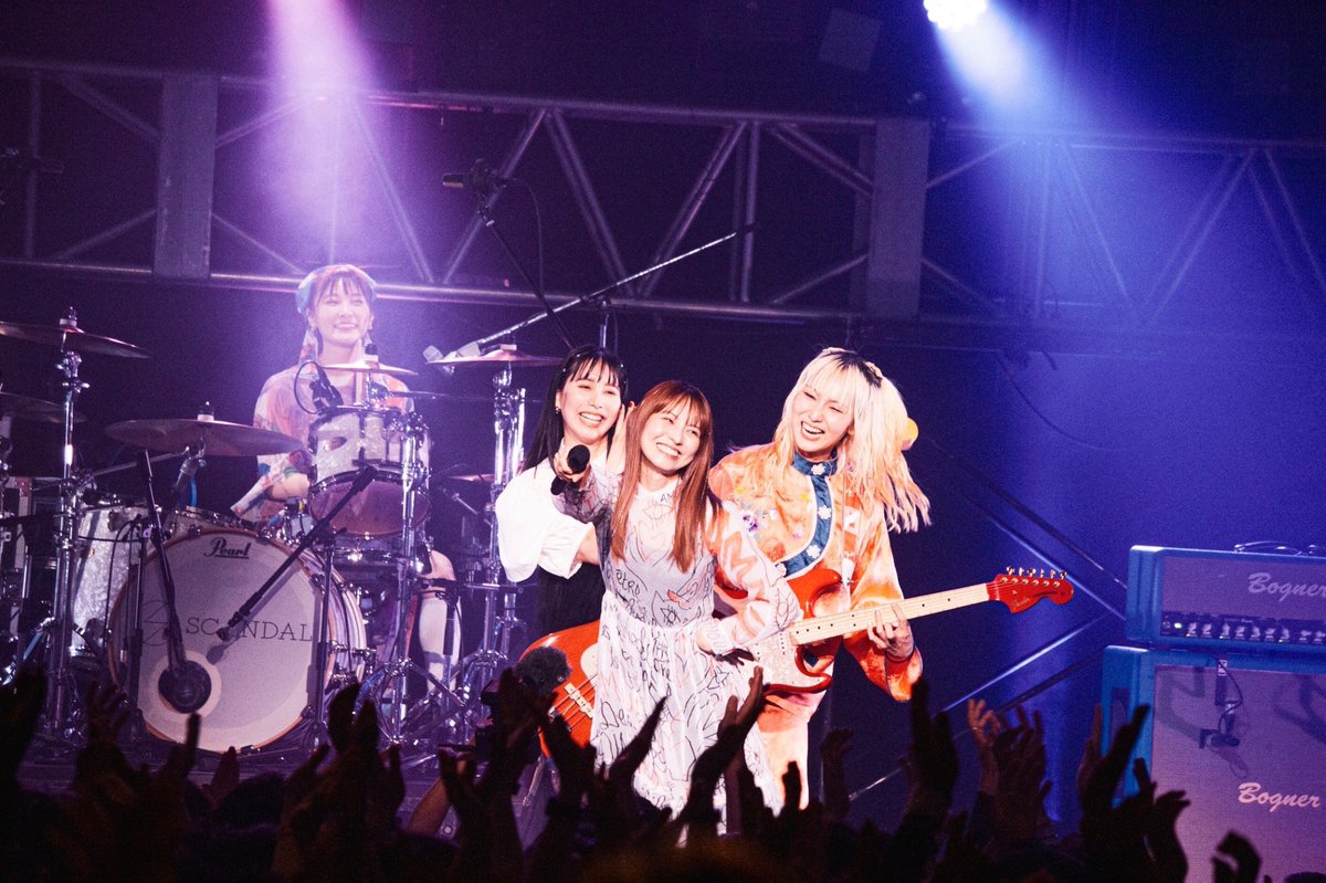 hirossyi0714's tweet photo. ツアーファイナルone more time
のこの写真が好きすぎる☺️
最高のツアーでした
#scandal__uu https://t.co/DvxHmdrYgm