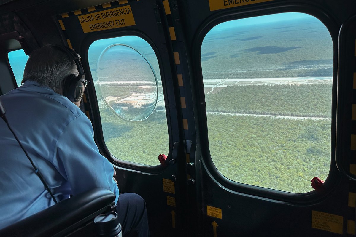 lopezobrador_'s tweet photo. Ayer en la mañana estuvimos en la conmemoración de la Batalla de Puebla. Por la tarde, en Chetumal, evaluamos los tramos 1, 6 y 7 del Tren Maya. Hoy sobrevolamos el trayecto Chetumal-Tulum-Cancún-Mérida y tuvimos dos reuniones para constatar avances en el aeropuerto de Tulum y en los tramos 5, 4 y 3. Mañana vamos hacia Campeche y por la tarde regresaremos a la Ciudad de México. 

P. D. Vamos a inaugurar esta gran obra de mil 554 km en diciembre, llueva, truene o relampaguee, con el favor de la ciencia y el creador.
