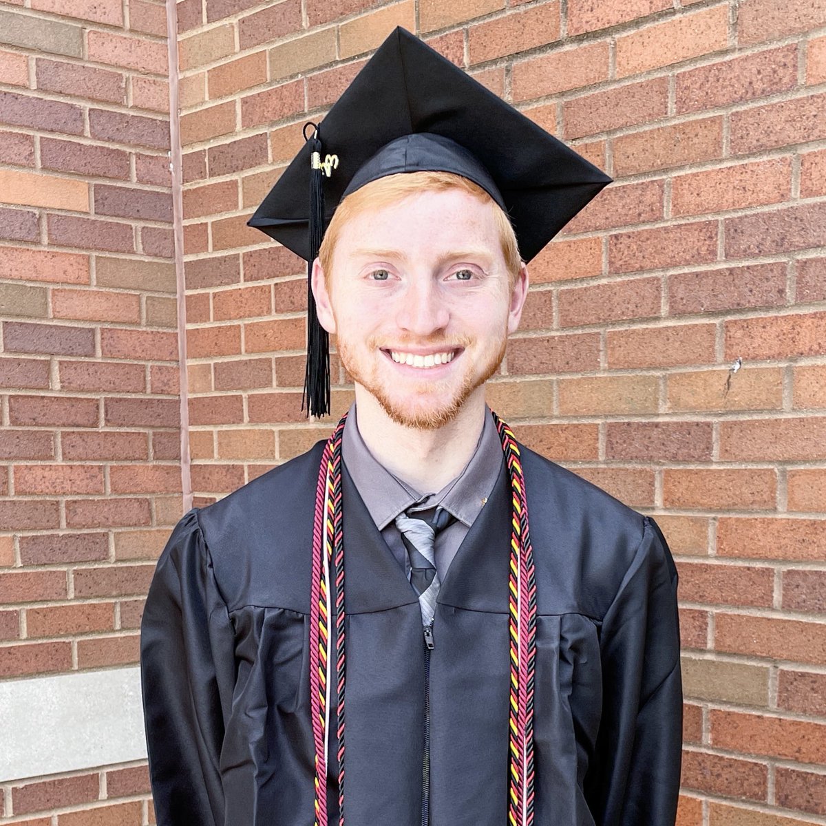 Orbit907News's tweet photo. Congratulations to our May 2023 graduate, Seth Roseberry! 🎓📸🎙️ #LongMagentaLine #OrbitMedia #WMCO #OrbitTV #MuskieImpact #Muskingum #MuskieGrad23 https://t.co/IgkYjsYHtM