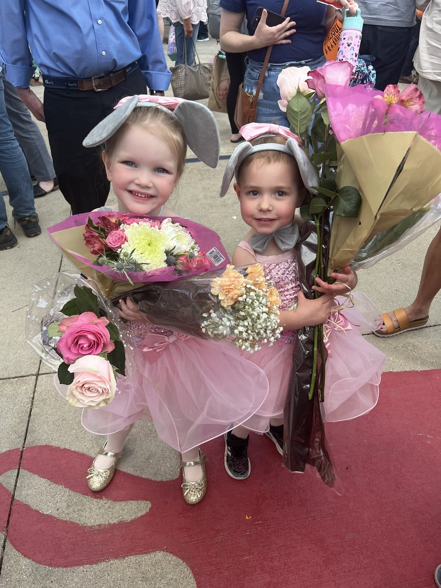 You are never too old to go to your first dance recital!  Two of my favorite girls - Violet and Phoebe post dance today!
