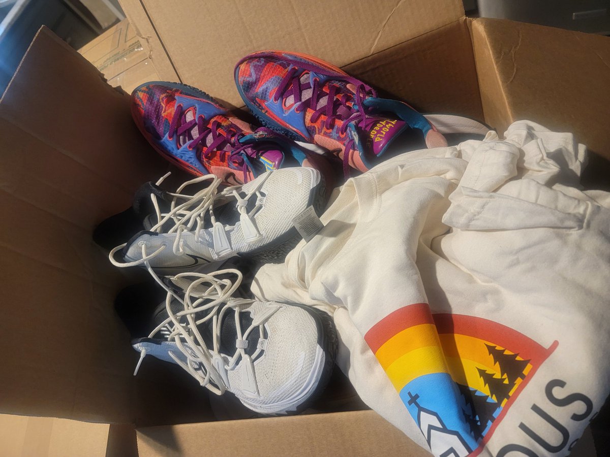 MOULAYE TO MALI! Mean Green BKB player Moulaye Sissoko is headed home to mentor young people and help complete a school in a remote area of the country. LTTC athletes joined the effort by donating spare gear. Check out "Mali Wellness Foundation" to support this cause!