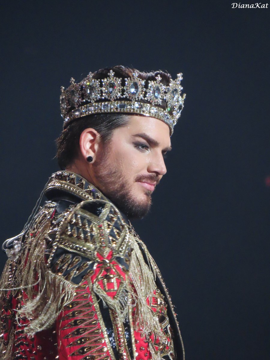 marisa_965's tweet photo. God save the king! @adamlambert https://t.co/o1OaNwU0ep