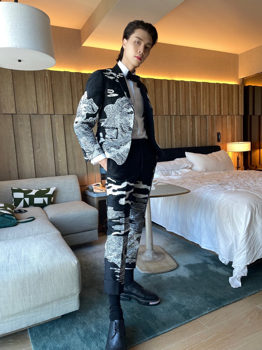 JOHNNY is ready for the Gold Gala🕶️✨

#JohnnySuhxGoldGala #JohnnySuhxGoldGala2023 
#JOHNNYSUH #JOHNNY #쟈니 
#NCT127 #NCT #GoldGala #JOHNNYinLA  
<a href="/GoldHouseCo/">GOLD HOUSE</a>