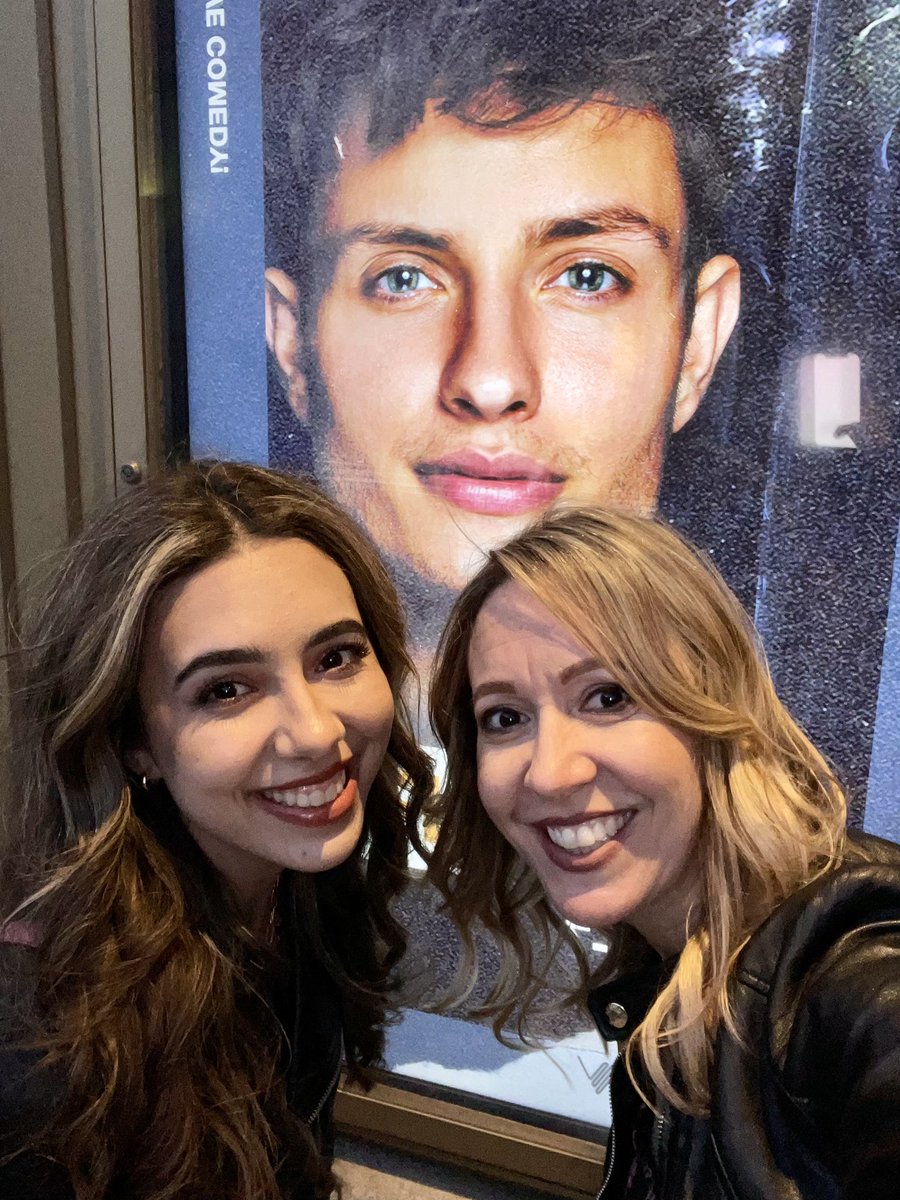 lyssacorey's tweet photo. So worth waiting 6 hours in the cold for !🤍 https://t.co/MOT0aA9EVG