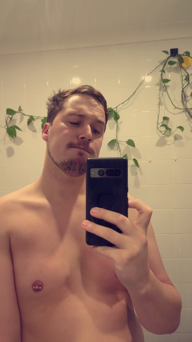 Auz_jay92's tweet photo. @thirsttrapsundays gotta clean the bathroom 😁 https://t.co/T4YGC0akI7