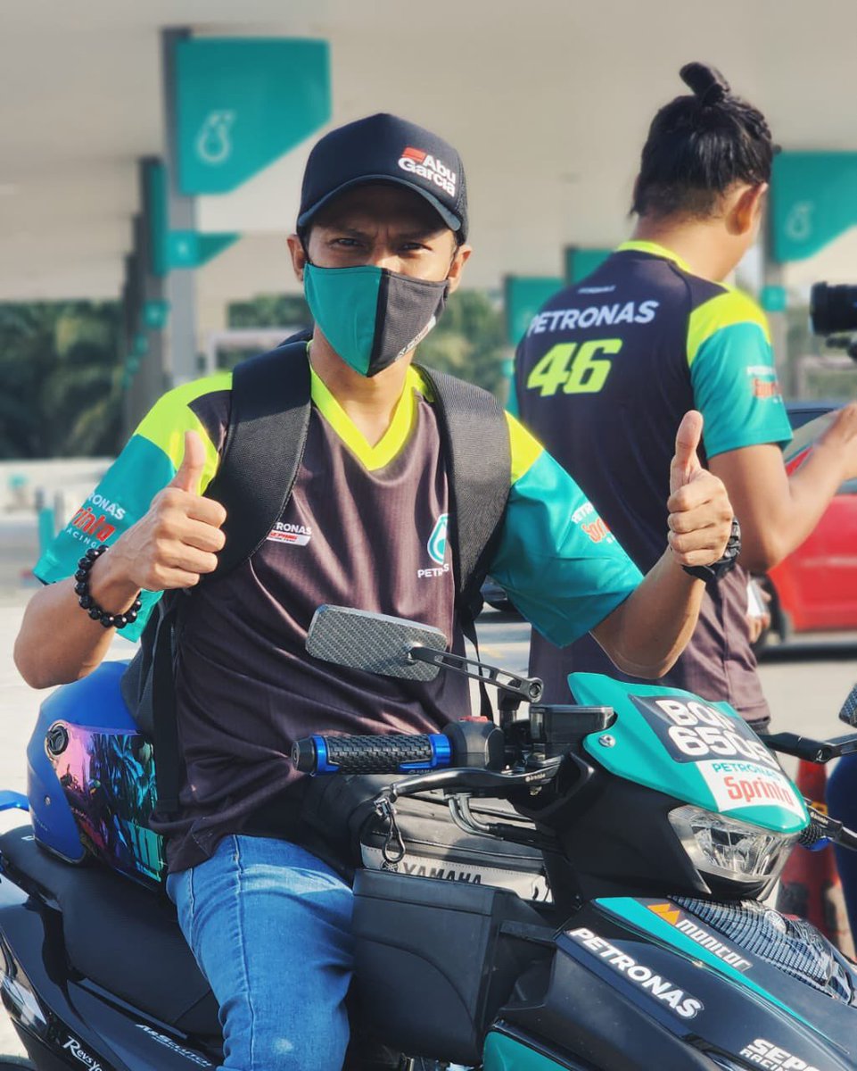 Petronasbrands's tweet photo. Thanks @petronasshop for the cool jersey!
Apalah konvoi motor tanpa baju lawa ποΈ
#MAS2023 #RidewithPETRONAS https://t.co/uUwhImbhlH