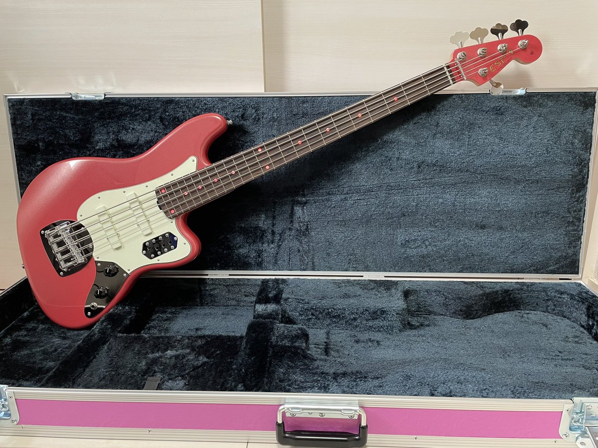 naoya0922's tweet photo. My New Gear...
ESP BASS V
また春のガス祭りの興奮覚めやらぬ翌日に本命のMNG報告!!!
昨年しれっとオーダーしていたBASS Vが完成🎸✨
初のアルダーワンピース&ローズウッド指板でめっちゃテンション上がっております😁
次回のLIVEではこれメインで使いたいな^ ^
#ESP
#tetsuya
#mynewgear
#BASSV https://t.co/FGvle1JooQ