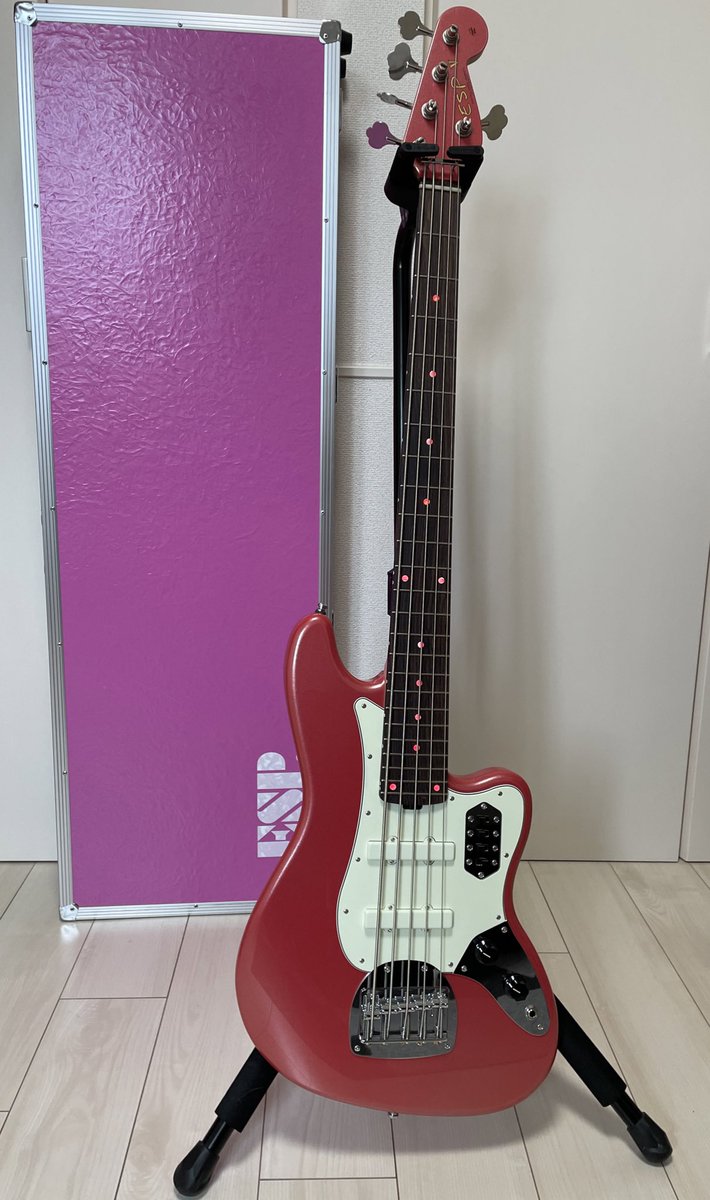 naoya0922's tweet photo. My New Gear...
ESP BASS V
また春のガス祭りの興奮覚めやらぬ翌日に本命のMNG報告!!!
昨年しれっとオーダーしていたBASS Vが完成🎸✨
初のアルダーワンピース&ローズウッド指板でめっちゃテンション上がっております😁
次回のLIVEではこれメインで使いたいな^ ^
#ESP
#tetsuya
#mynewgear
#BASSV https://t.co/FGvle1JooQ