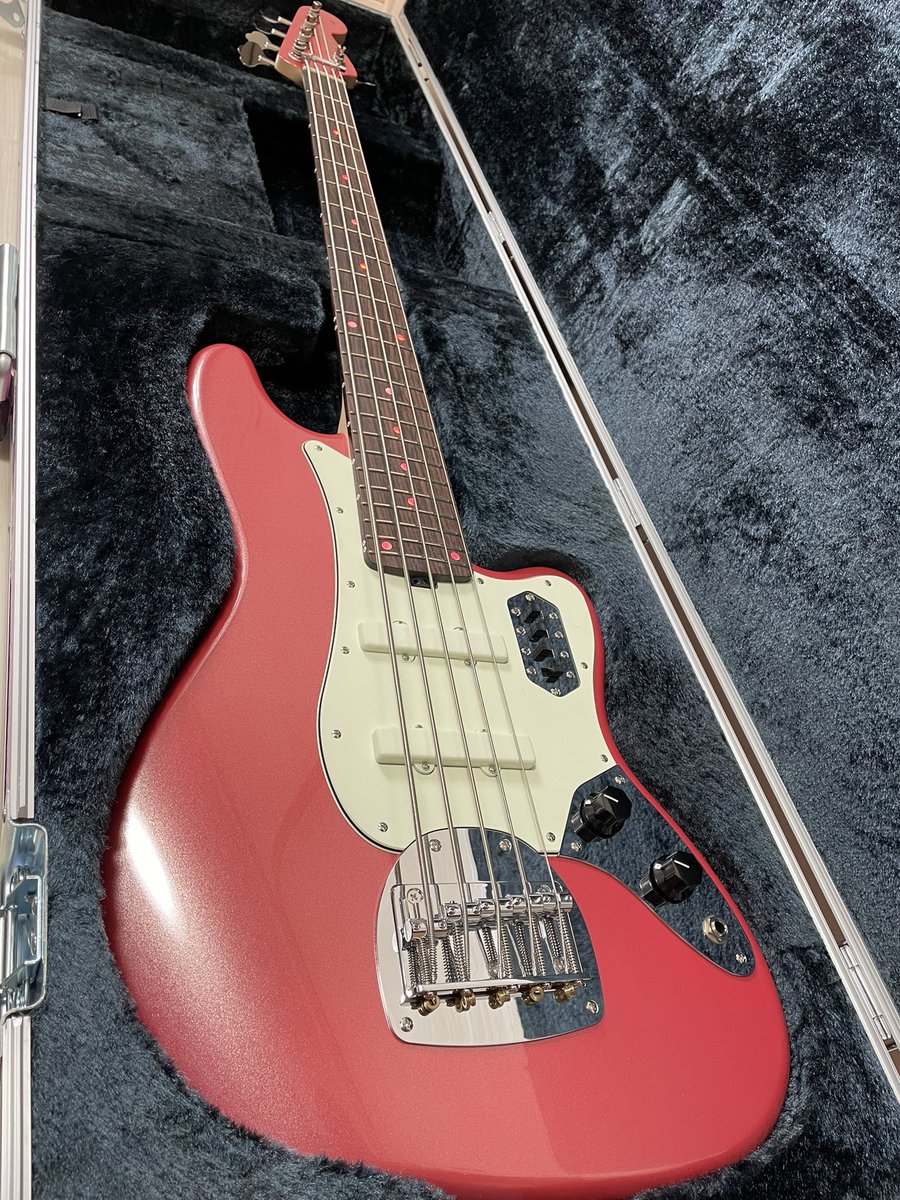 naoya0922's tweet photo. My New Gear...
ESP BASS V
また春のガス祭りの興奮覚めやらぬ翌日に本命のMNG報告!!!
昨年しれっとオーダーしていたBASS Vが完成🎸✨
初のアルダーワンピース&ローズウッド指板でめっちゃテンション上がっております😁
次回のLIVEではこれメインで使いたいな^ ^
#ESP
#tetsuya
#mynewgear
#BASSV https://t.co/FGvle1JooQ