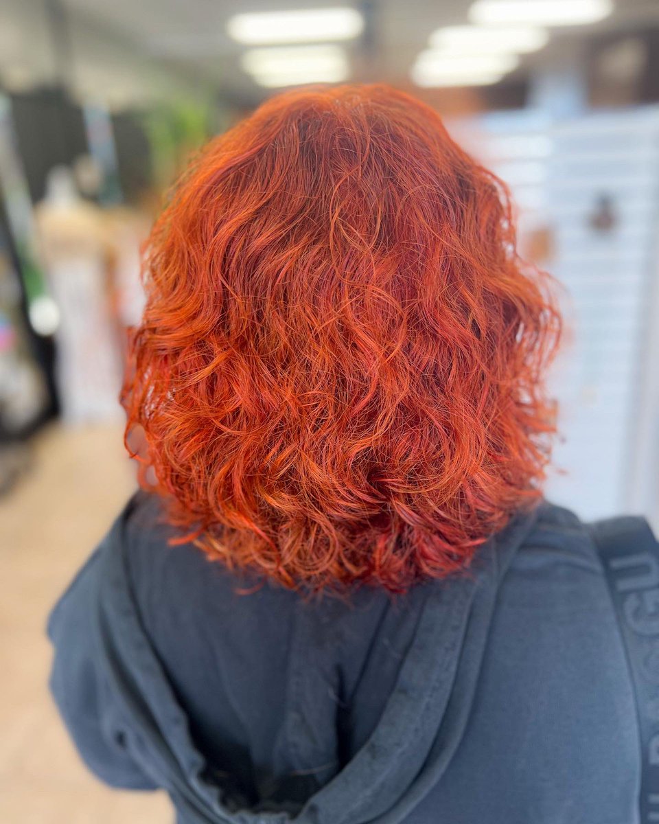 slayitmama's tweet image. It’s summertime and my girl Tyler is ready for it 🤩😍🔥☀️

I gave her a refresh of some vibrant red that makes her pretty freckles pop! Also added some bangs that work with her naturally curly hair and they are “bangin” 😏 

#redcopper7 #7rf #kevinmurphy #kevinmurphycolorme