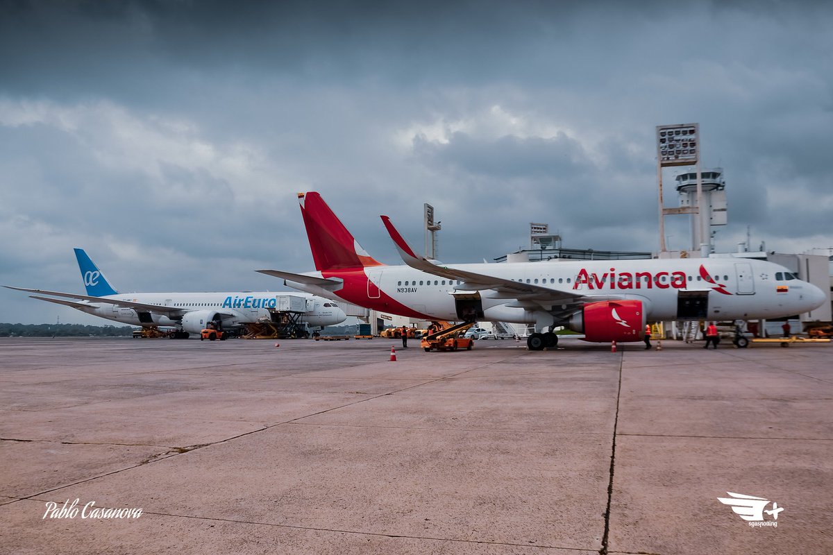 @sgaspotting_ (@sgaspotting1) on Twitter photo ☁️🌧🌬 Mañanas frías por <a href="/AeropuertoASU/">Aeropuerto Silvio Pettirossi</a> 🇵🇾
✈ <a href="/Airbus/">Airbus</a> A320-251NEO de @Avianca 🇨🇴 y un <a href="/Boeing/">The Boeing Company</a> 787-8 de <a href="/AirEuropa/">Air Europa</a> 🇪🇸
📸 <a href="/PabloCasanova06/">Pablo Casanova</a> ☁️🌧🌬 Mañanas frías por <a href="/AeropuertoASU/">Aeropuerto Silvio Pettirossi</a> 🇵🇾
✈ <a href="/Airbus/">Airbus</a> A320-251NEO de @Avianca 🇨🇴 y un <a href="/Boeing/">The Boeing Company</a> 787-8 de <a href="/AirEuropa/">Air Europa</a> 🇪🇸
📸 <a href="/PabloCasanova06/">Pablo Casanova</a>